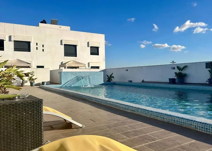Chic Studio With Rooftop Pool