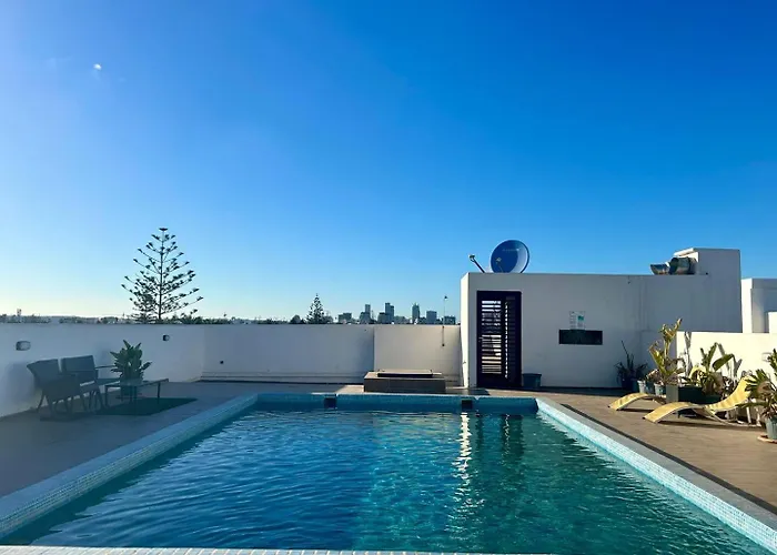 Chic Studio With Rooftop Pool